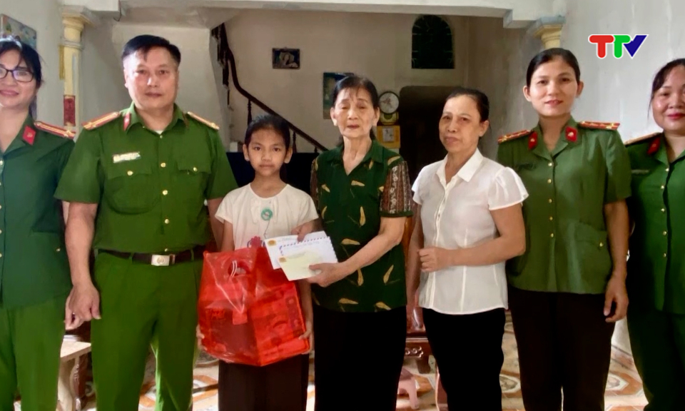 C&ocirc;ng an x&atilde; Vị Xuy&ecirc;n t&iacute;ch cực hưởng ứng c&aacute;c phong tr&agrave;o thi đua.