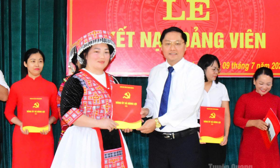 Giữ lời thề dưới cờ Đảng