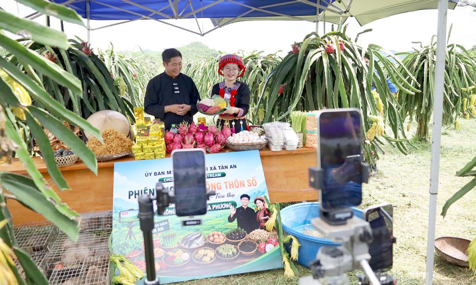 Livestream mở đường cho n&ocirc;ng sản