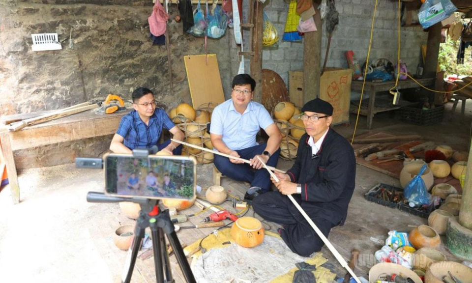 Giữ vững trận địa tư tưởng mới - B&agrave;i 2: Chạm ph&iacute;m &ldquo;mở&rdquo; l&ograve;ng D&acirc;n
