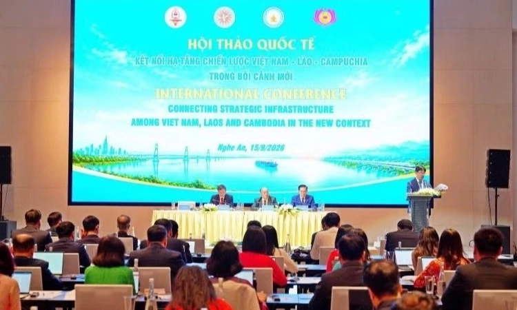 Kết nối hạ tầng chiến lược Việt Nam-L&agrave;o-Campuchia trong bối cảnh mới