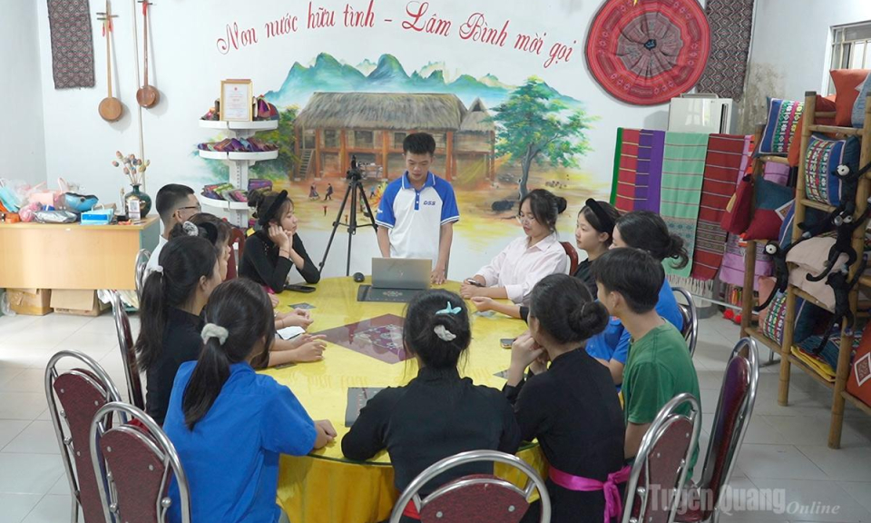 Tạo động lực ph&aacute;t triển
