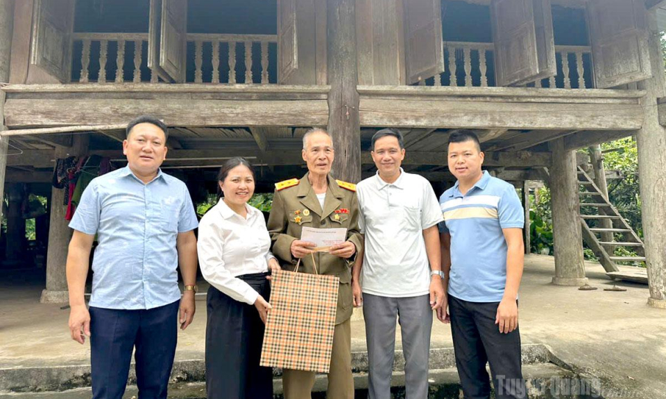 Người trẻ l&agrave;m trưởng th&ocirc;n