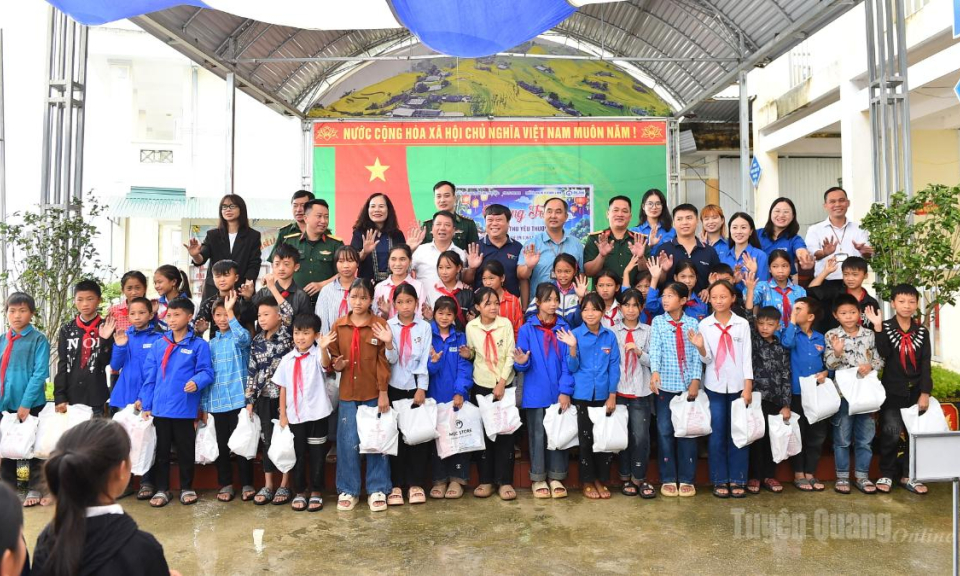 Chương tr&igrave;nh Trung thu y&ecirc;u thương năm 2026 tại x&atilde; Bản M&aacute;y