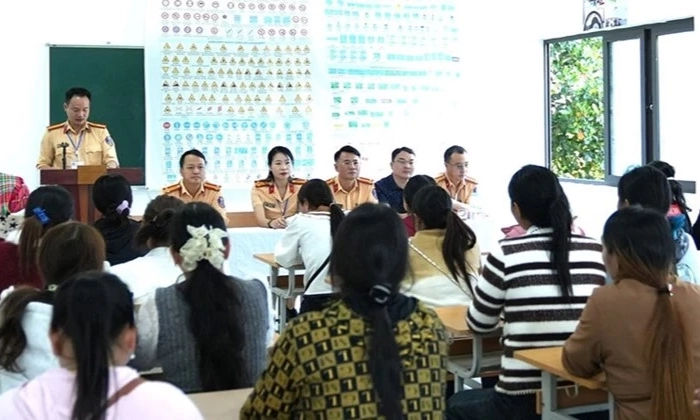 Bộ C&ocirc;ng an kh&ocirc;ng đồng &yacute; giảm thời gian thi l&yacute; thuyết s&aacute;t hạch của người kh&ocirc;ng biết chữ