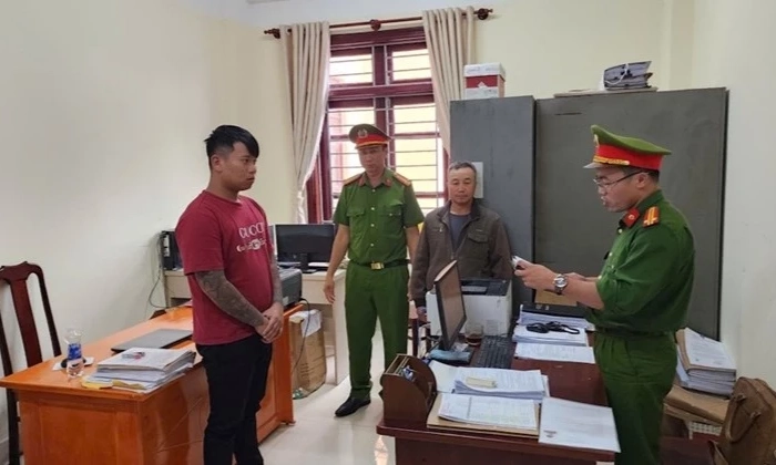 Khởi tố 3 bị can trong vụ mua b&aacute;n 139 t&agrave;i khoản ng&acirc;n h&agrave;ng, giao dịch hơn 2.000 tỉ đồng