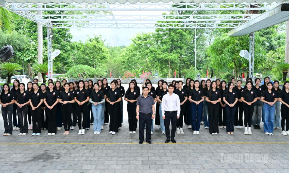 Th&iacute; sinh Hoa hậu Việt Nam 2026 d&acirc;ng hương tri &acirc;n c&aacute;c Anh h&ugrave;ng liệt sĩ tại Vị Xuy&ecirc;n