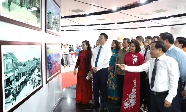 Triển l&atilde;m ảnh &ldquo;Bắc Ninh xưa v&agrave; nay&rdquo;: G&igrave;n giữ k&yacute; ức để kiến tạo tương lai