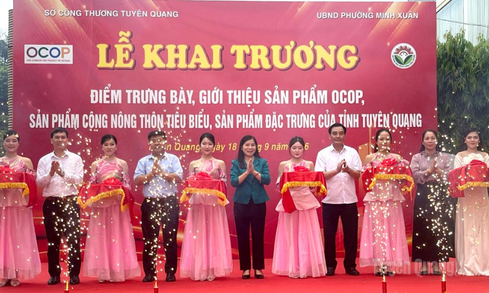 Khai trương điểm trưng b&agrave;y v&agrave; giới thiệu sản phẩm OCOP tại phường Minh Xu&acirc;n