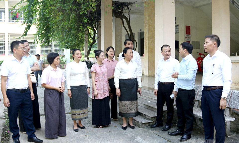 Đo&agrave;n đại biểu tỉnh Xi&ecirc;ng Khoảng v&agrave; tỉnh Ph&ocirc;ng Sa Lỳ thăm v&agrave; l&agrave;m việc với Trường Đại học T&acirc;n Tr&agrave;o