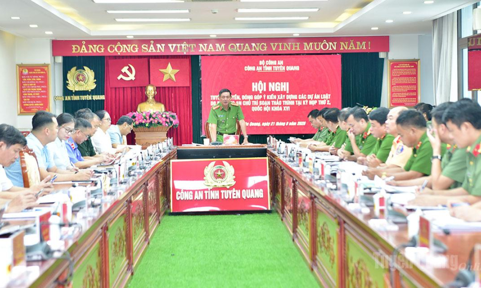 Đ&oacute;ng g&oacute;p &yacute; kiến x&acirc;y dựng c&aacute;c dự &aacute;n luật do Bộ C&ocirc;ng an chủ tr&igrave; soạn thảo tr&igrave;nh Quốc hội kh&oacute;a XVI tại Kỳ họp thứ 2