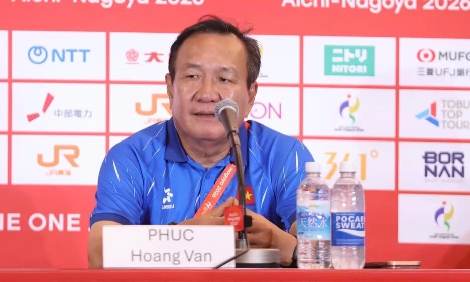 Huấn luyện vi&ecirc;n Ho&agrave;ng Văn Ph&uacute;c: To&agrave;n đội đ&atilde; nỗ lực để gi&agrave;nh v&eacute; v&agrave;o tứ kết