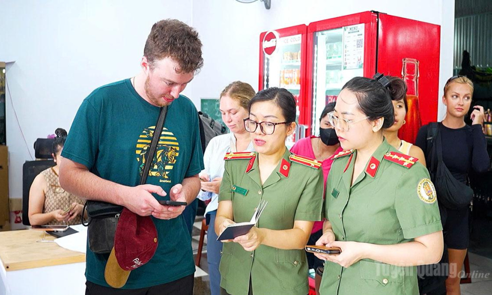 Siết chặt quản l&yacute; cư tr&uacute; người nước ngo&agrave;i