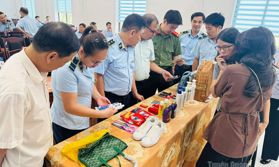 Hội thảo ph&acirc;n biệt H&agrave;ng thật - H&agrave;ng giả