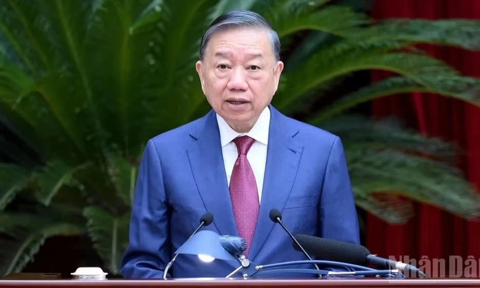 Tiếp tục thực hiện cập nhật về định hướng l&atilde;nh đạo ph&aacute;t triển đất nước trong 100 năm tiếp theo