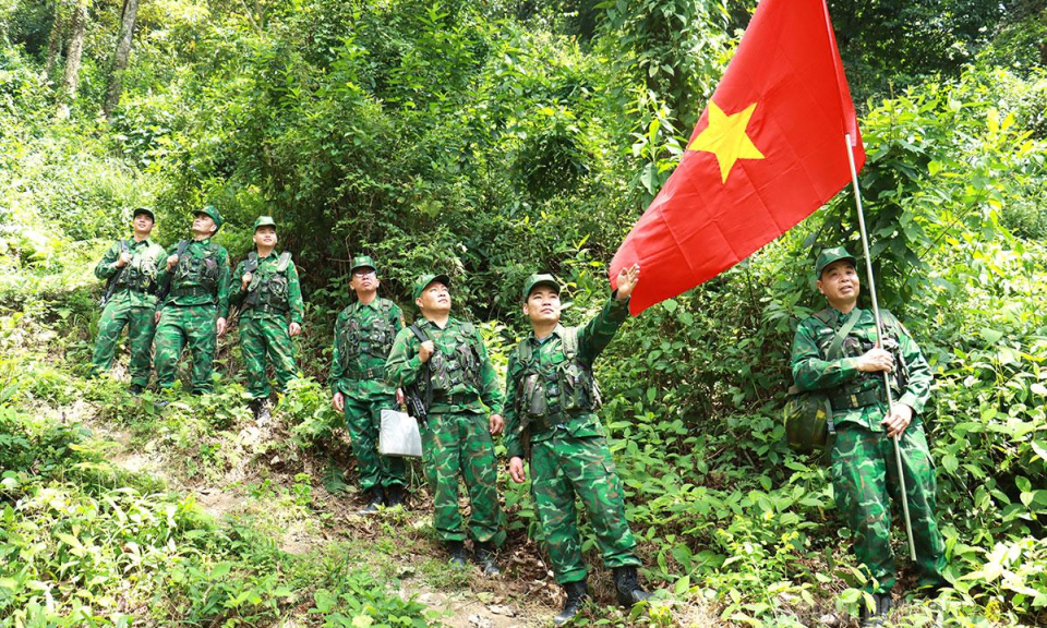 Tuần tra li&ecirc;n hợp tuyến bi&ecirc;n giới từ mốc 293 &ndash; 294