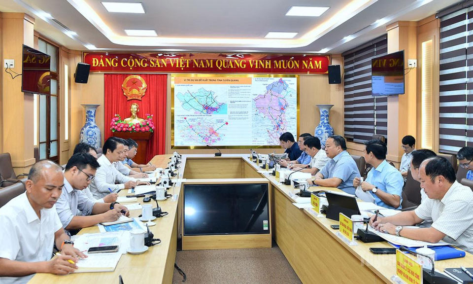 Chủ tịch UBND tỉnh Phan Huy Ngọc l&agrave;m việc với Tập đo&agrave;n T&T về đề xuất nghi&ecirc;n cứu, đầu tư c&aacute;c dự &aacute;n