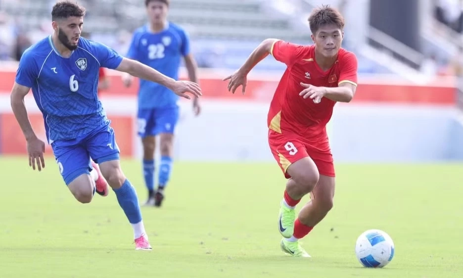 U23 Việt Nam gi&agrave;nh quyền v&agrave;o tứ kết Asian Games 2026