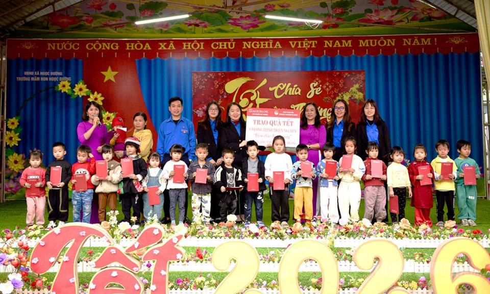 Nối nhịp cầu nh&acirc;n &aacute;i