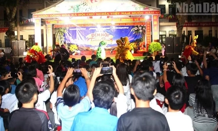 Rộn r&agrave;ng Tết Trung thu ở v&ugrave;ng bi&ecirc;n N&agrave; Hỳ