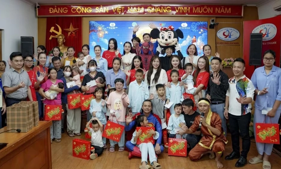 C&aacute;c Hoa hậu, &Aacute; hậu sẻ chia y&ecirc;u thương với trẻ em mắc bệnh tim dịp Trung thu