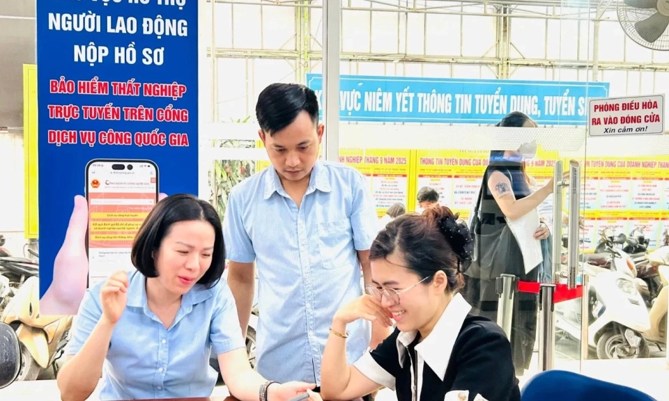 Ho&agrave;n thiện cơ sở t&iacute;nh chi ph&iacute; dịch vụ từ Quỹ bảo hiểm thất nghiệp