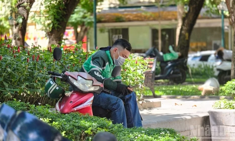 Khoảng trống an sinh x&atilde; hội trong thị trường việc l&agrave;m nền tảng