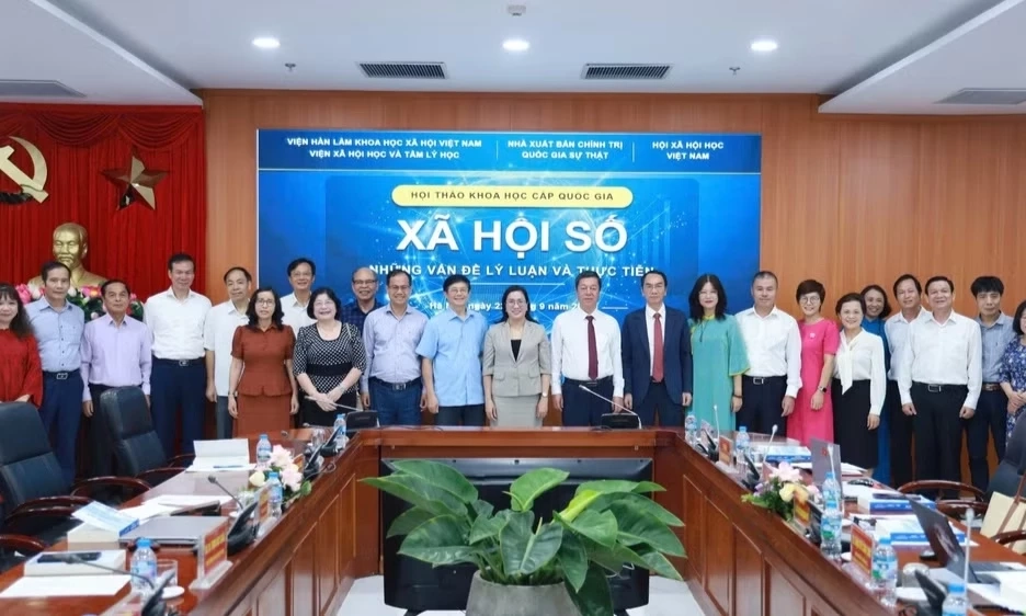 Th&uacute;c đẩy ph&aacute;t triển x&atilde; hội số theo hướng bao tr&ugrave;m, an to&agrave;n v&agrave; lấy con người l&agrave;m trung t&acirc;m