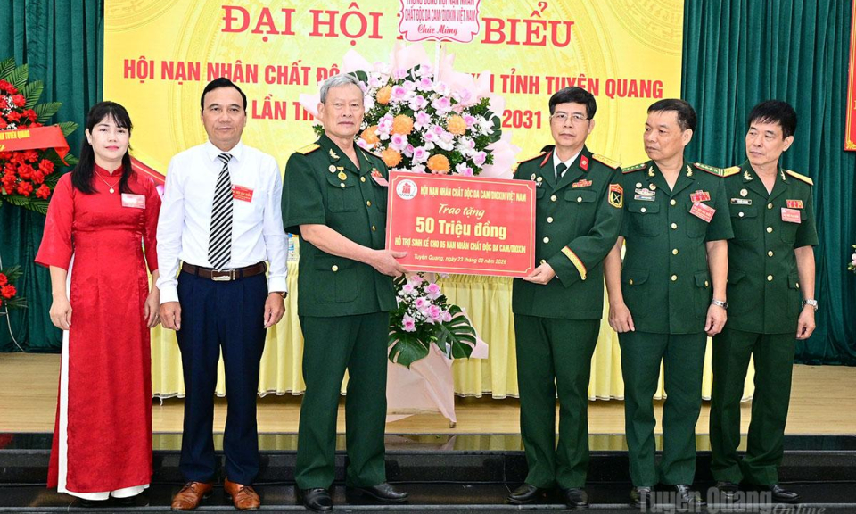 Hướng mạnh về cơ sở, chăm lo thiết thực cho nạn nh&acirc;n da cam