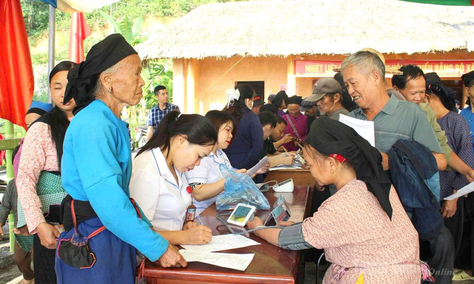 Khi c&aacute;c cơ sở y tế trở th&agrave;nh ph&aacute;o đ&agrave;i trước biến đổi kh&iacute; hậu