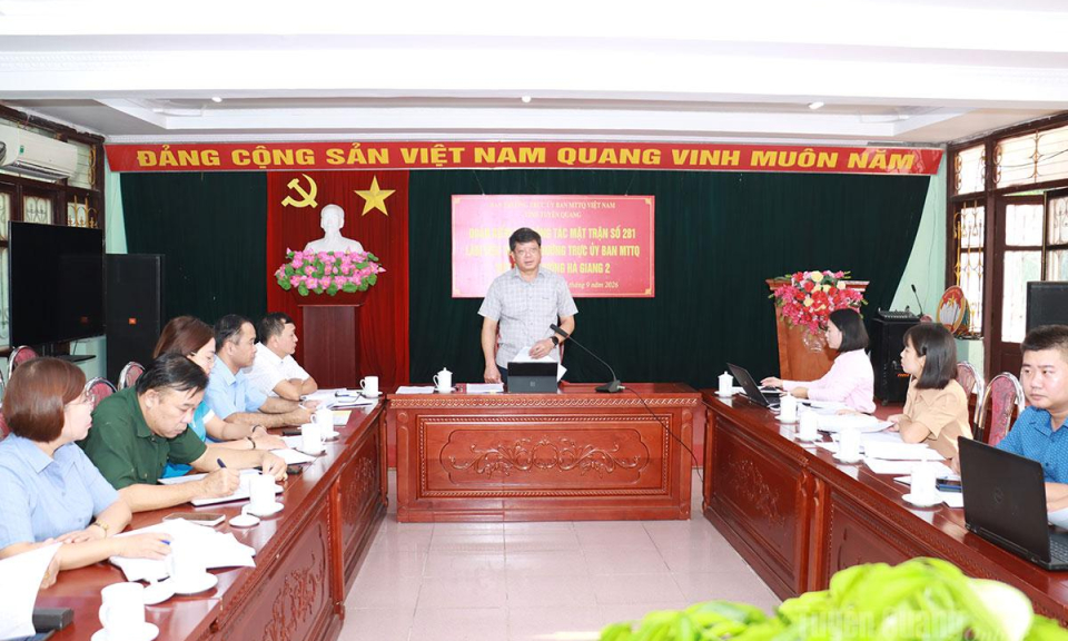 Ph&oacute; Chủ tịch Thường trực Uỷ ban MTTQ tỉnh H&agrave; Trung Ki&ecirc;n l&agrave;m việc với Uỷ ban MTTQ phường H&agrave; Giang 2 v&agrave; x&atilde; Ph&uacute; Linh