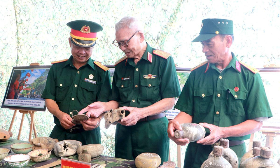 Kỷ vật từ l&ograve;ng đất