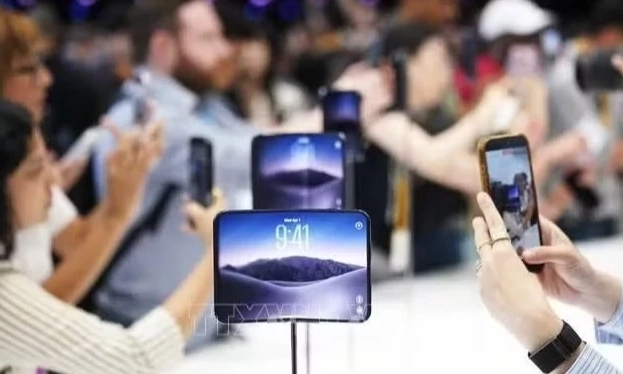 iPhone c&oacute; thể tự kh&oacute;a khi ph&aacute;t hiện bị giật khỏi tay