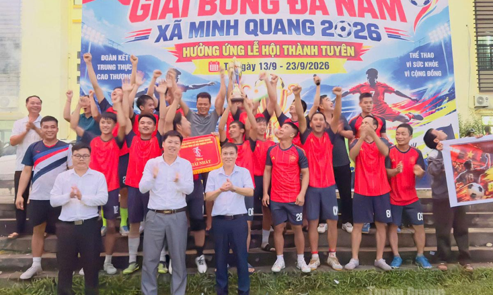 S&ocirc;i nổi giải b&oacute;ng đ&aacute; nam x&atilde; Minh Quang năm 2026