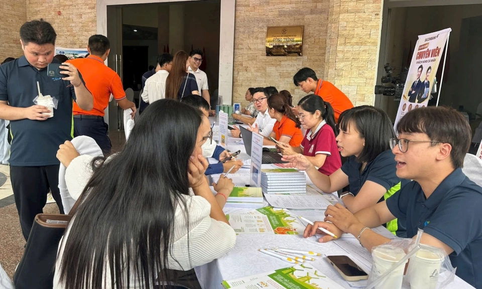 Chuẩn h&oacute;a th&ocirc;ng tin, mở rộng cơ hội việc l&agrave;m