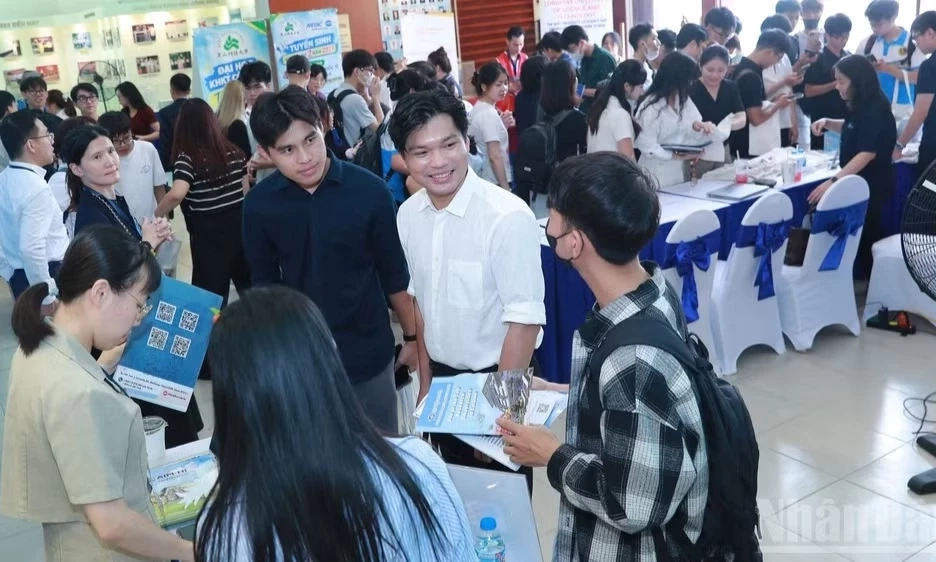 Tiếp tục mở rộng cơ hội ph&aacute;t triển nguồn nh&acirc;n lực c&ocirc;ng nghệ cao th&ocirc;ng qua học bổng Intense 2026