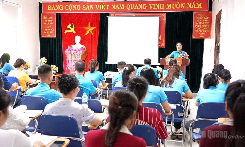 N&acirc;ng cao năng lực c&aacute;n bộ c&ocirc;ng đo&agrave;n cơ sở khu c&ocirc;ng nghiệp Long B&igrave;nh An: Hướng mạnh về người lao động