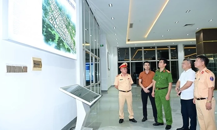 C&ocirc;ng an Hải Ph&ograve;ng kiểm tra khu vực xảy ra tai nạn l&agrave;m 3 người tử vong