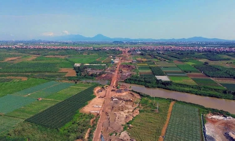 Khơi th&ocirc;ng nguồn lực đầu tư, đa dạng c&aacute;c d&ograve;ng vốn
