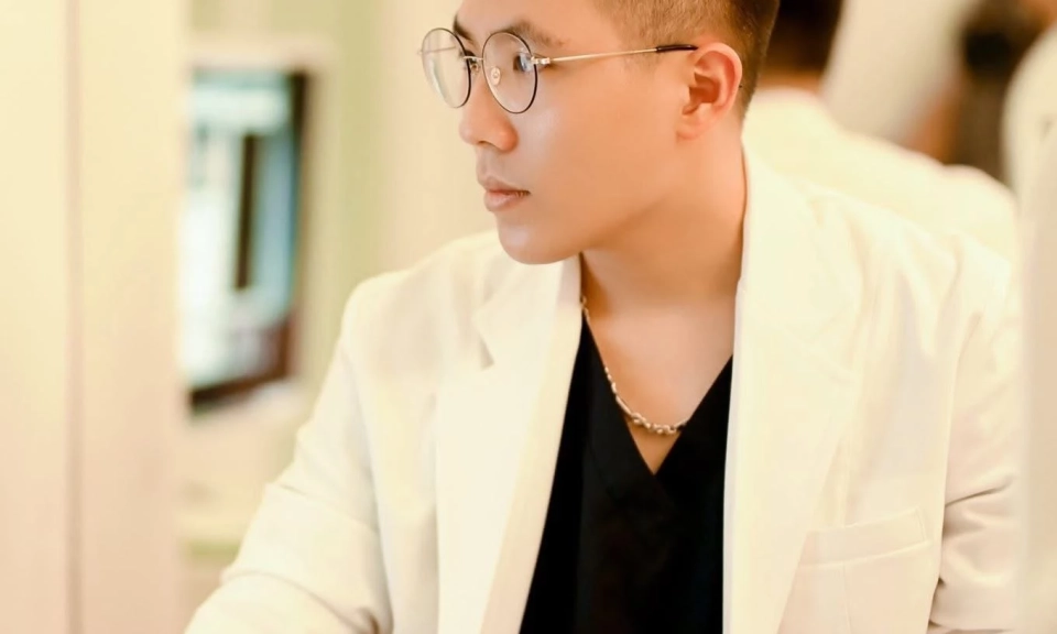 B&aacute;c sĩ Nguyễn Văn Mạnh v&agrave; h&agrave;nh tr&igrave;nh mở rộng giới hạn nghề nghiệp: Từ ph&ograve;ng kh&aacute;m đến b&agrave;i to&aacute;n thị trường