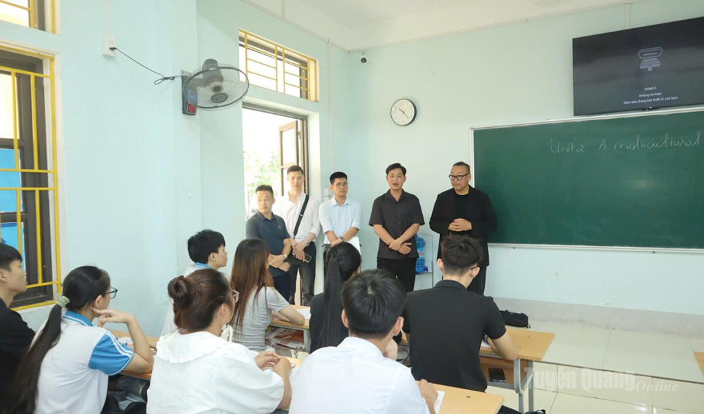 Đoàn công tác khảo sát, tư vấn cho học sinh Trường THCS-THPT Yên Minh.