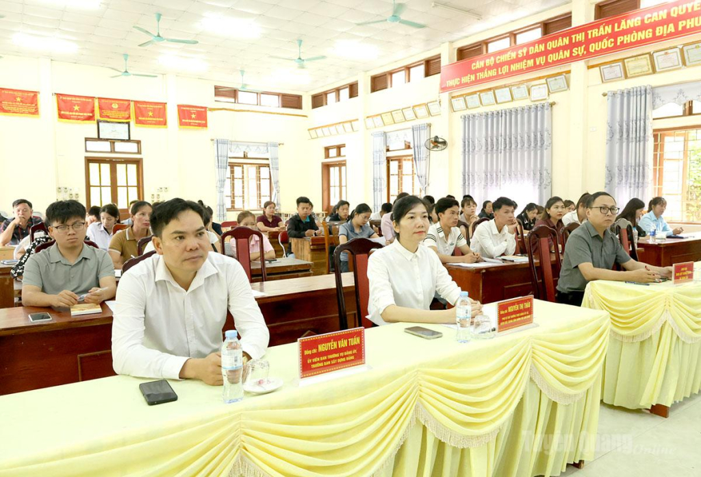 Các học viên xã Lâm Bình, Thượng Lâm, Minh Quang và Bình An tham gia lớp bồi dưỡng  lý luận chính trị dành cho đảng viên mới.