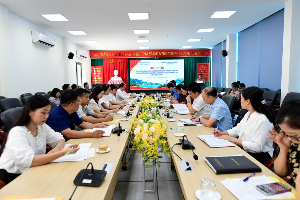 Quang cảnh diễn ra hội nghị.