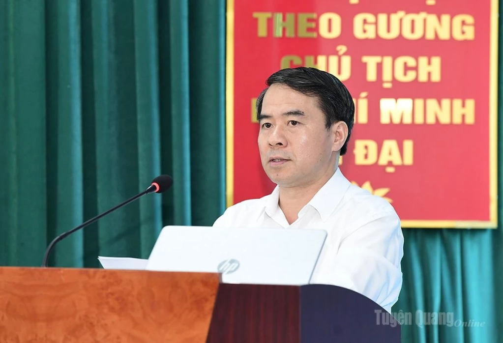 Lãnh đạo Sở Dân tộc và Tôn giáo trình bày quy chế phối hợp giữa 2 đơn vị tại hội nghị.