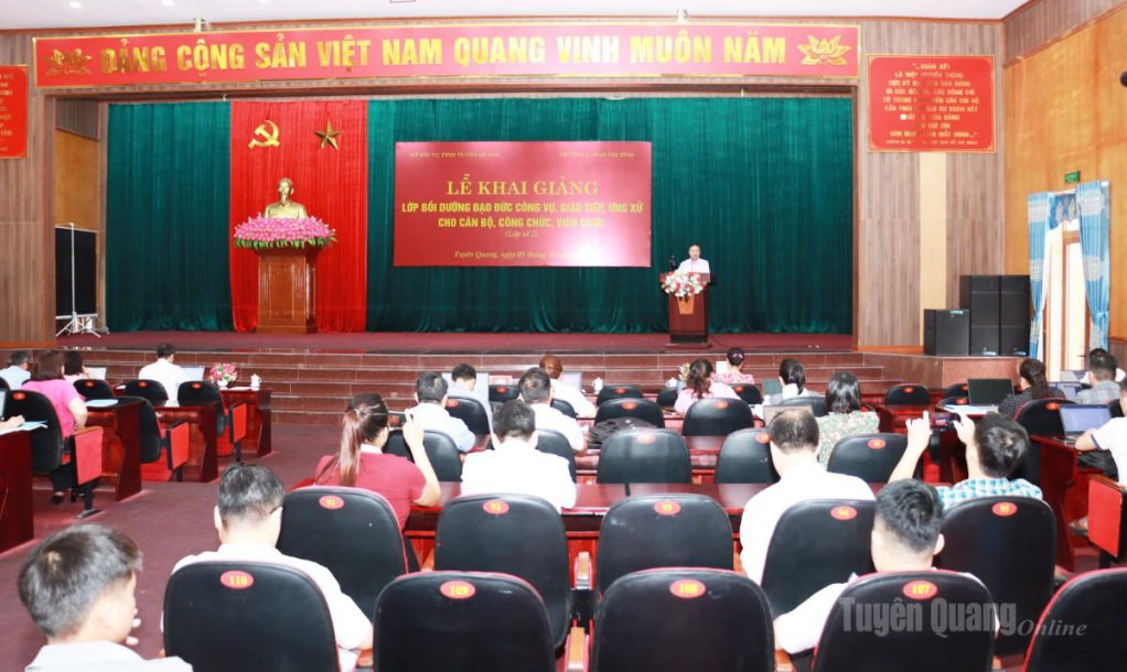 Quang cảnh lớp bồi dưỡng.