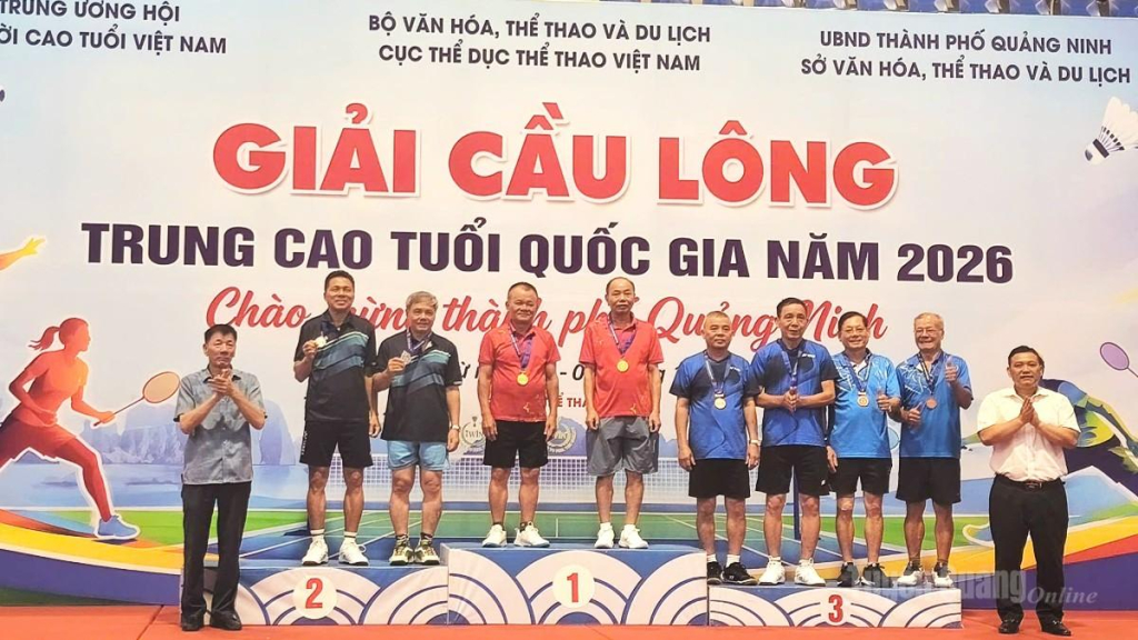Vận động viên Nguyễn Anh Đức và Đỗ Viết Đức giành Huy chương Vàng, nội dung đôi nam ở lứa tuổi 61-65 tuổi tại giải.