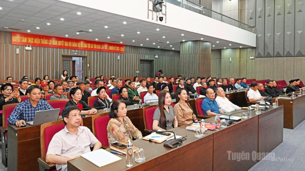 Đại biểu dự chương trình gặp mặt.