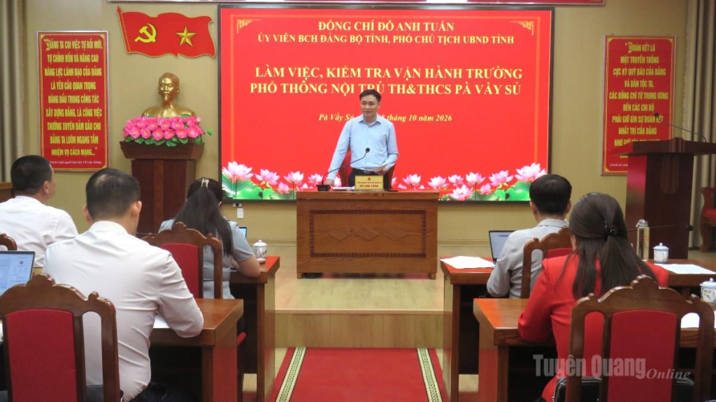 Toàn cảnh buổi làm việc.