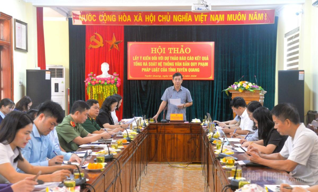 Lãnh đạo Sở Tư pháp phát biểu tại Hội thảo lấy ý kiến đối với dự thảo Báo cáo kết quả tổng rà soát hệ thống văn bản quy phạm pháp luật.