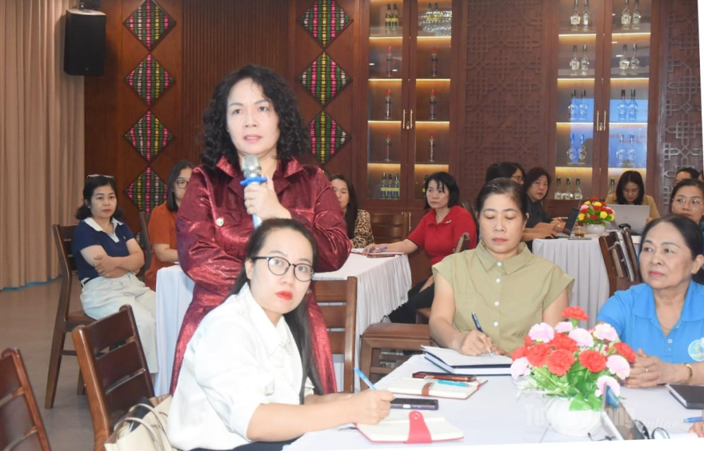 Đại biểu phát biểu ý kiến tại hội nghị.